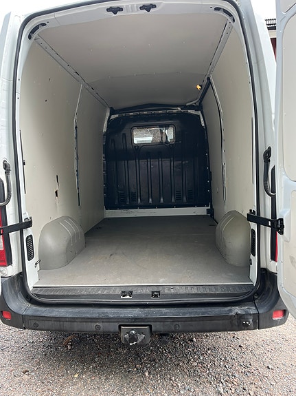 Nissan NV400 7 of 10