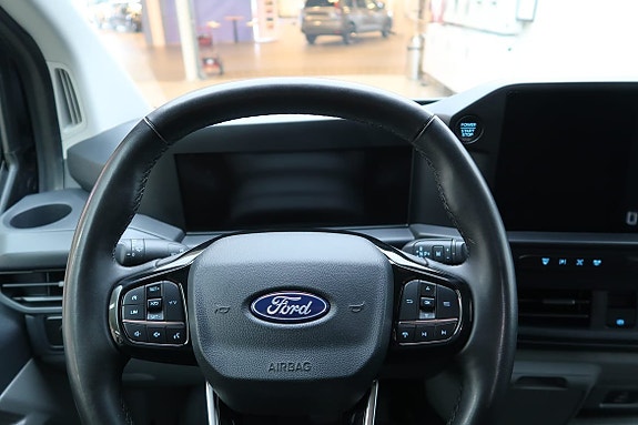 Ford Transit Custom 8 of 12