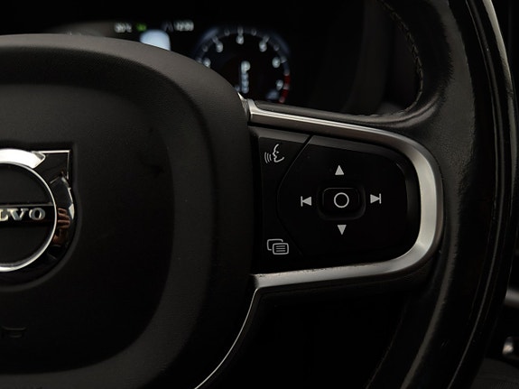 Volvo XC60 25 of 30