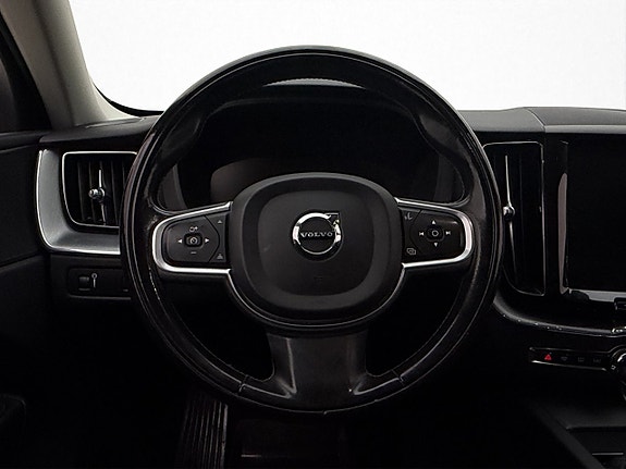 Volvo XC60 13 of 30