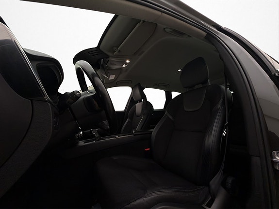 Volvo XC60 14 of 30