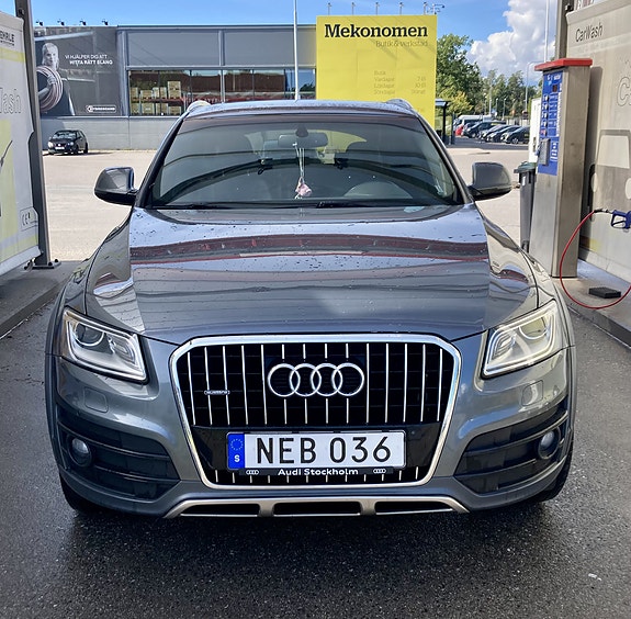 Audi Q5 2 of 13