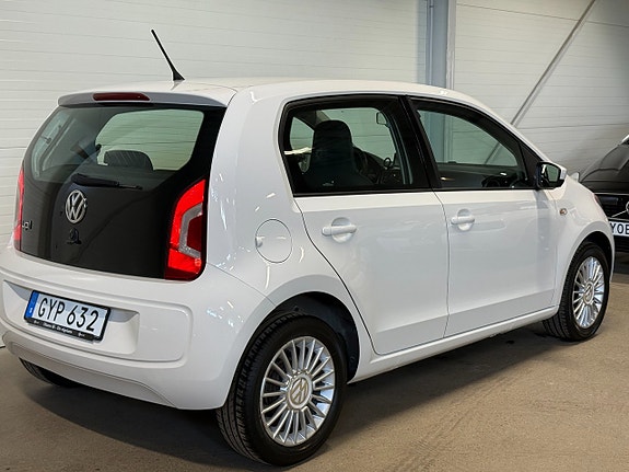 Volkswagen UP! 7 of 15