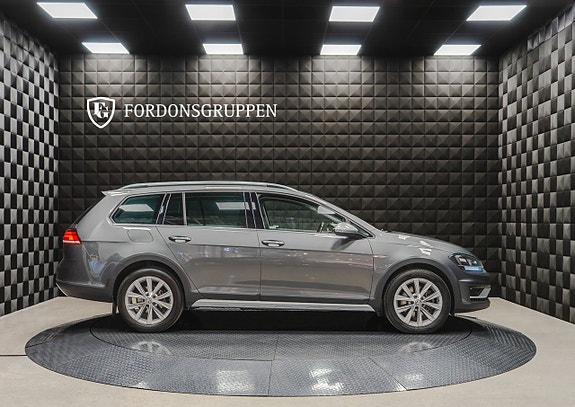 Volkswagen Golf Alltrack 10 of 26