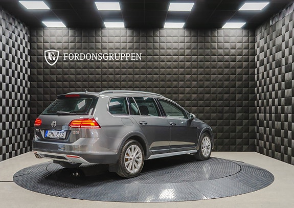 Volkswagen Golf Alltrack 9 of 26