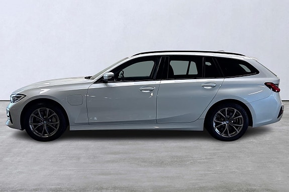 BMW 330e 2 of 19