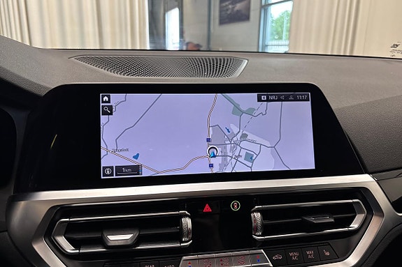 BMW 330e 14 of 19