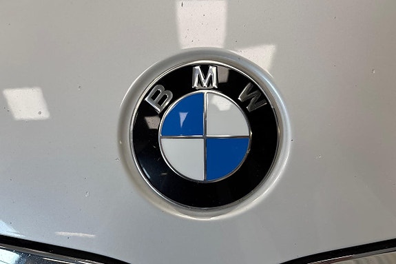 BMW 330e 17 of 19