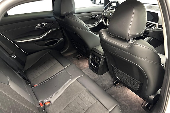 BMW 330e 8 of 19