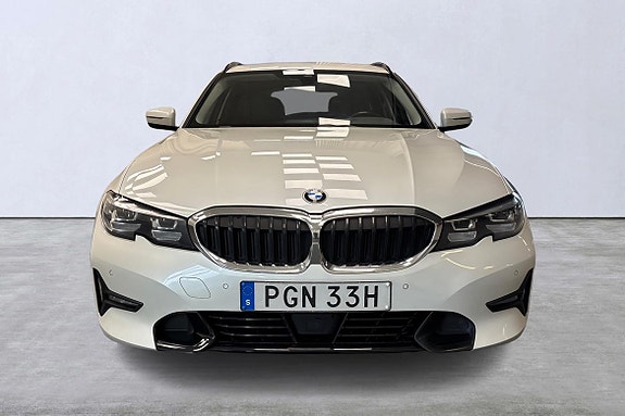 BMW 330e 10 of 19