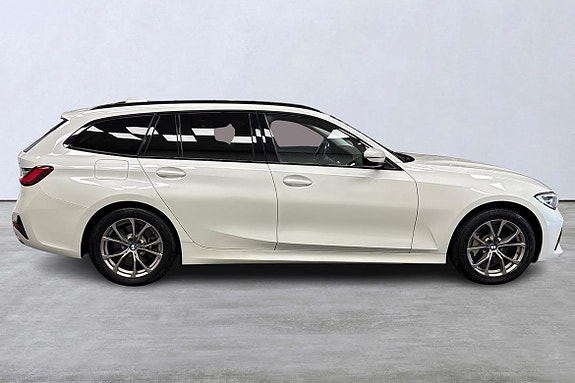 BMW 330e 3 of 19