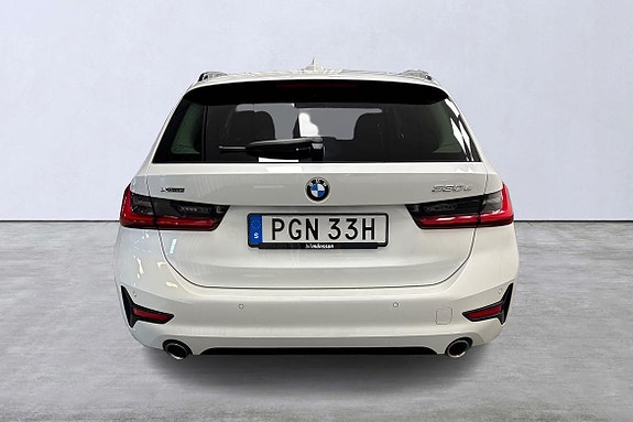 BMW 330e 5 of 19