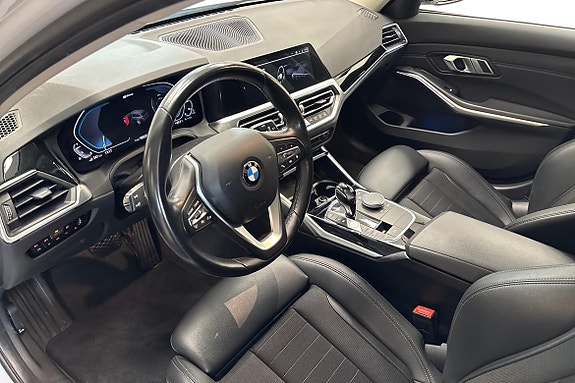 BMW 330e 11 of 19