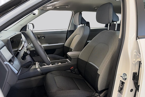 Kia Seltos 8 of 16