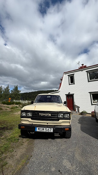Toyota Land Cruiser 3 of 13