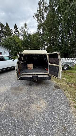 Toyota Land Cruiser 7 of 13