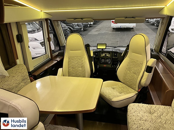 Eura Mobil IL 720 EBF / Låga långbäddar / AC bodel 7 of 14