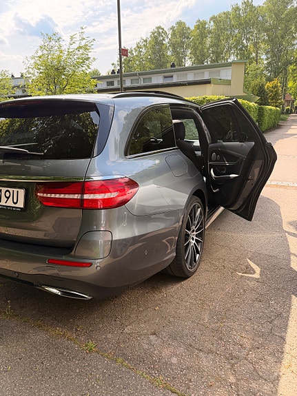 Mercedes-Benz E300 de 4 of 6