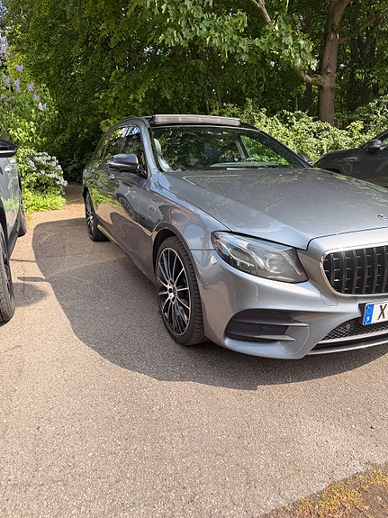 Mercedes-Benz E300 de 2 of 6