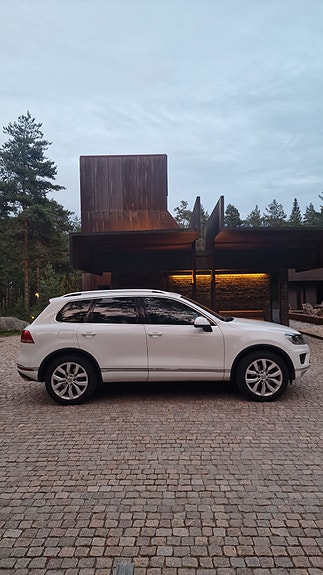 Volkswagen Touareg 3 of 8