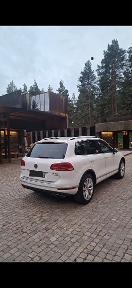 Volkswagen Touareg 4 of 8