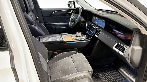 Hongqi E-HS9 3 of 13