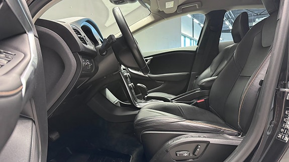 Volvo V40 Cross Country 8 of 22