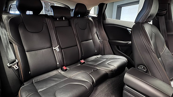 Volvo V40 Cross Country 9 of 22