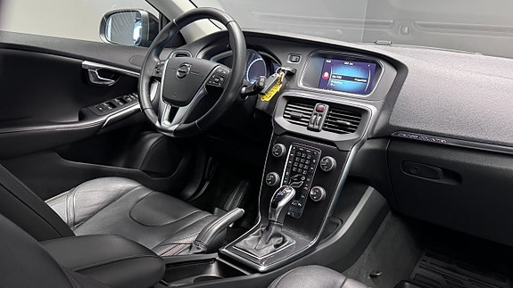 Volvo V40 Cross Country 10 of 22