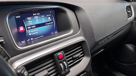 Volvo V40 Cross Country 13 of 22