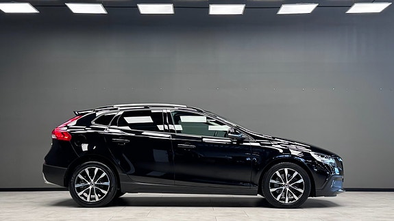 Volvo V40 Cross Country 4 of 22