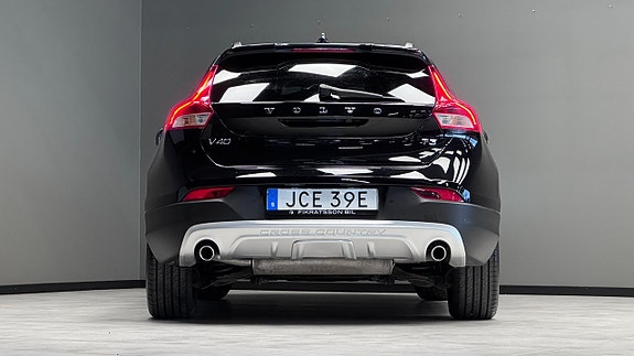 Volvo V40 Cross Country 22 of 22