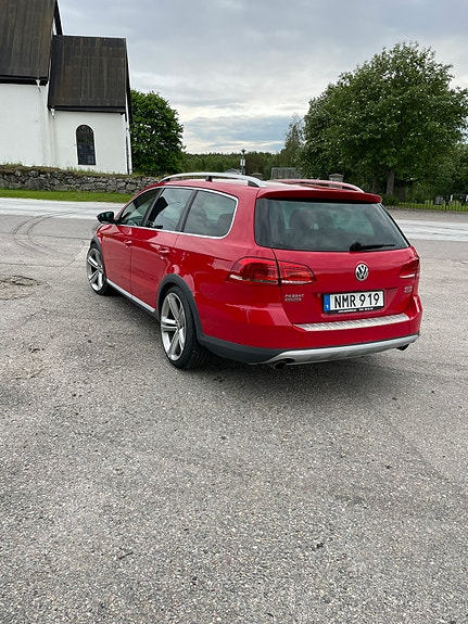 Volkswagen Passat Alltrack 4 of 4