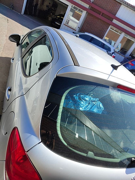 Peugeot 207 2 of 5