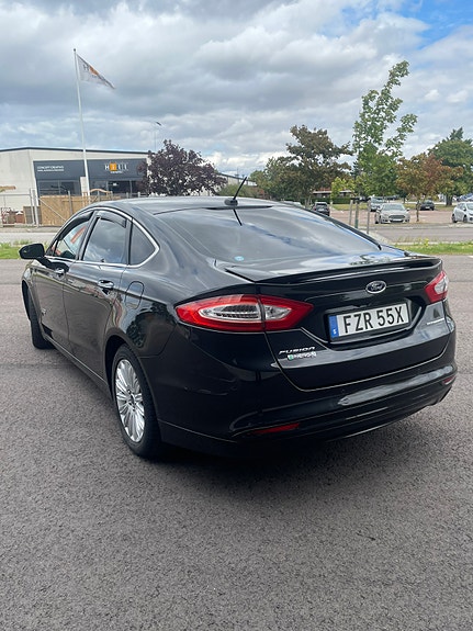 Ford Fusion 5 of 8