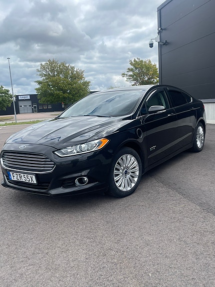Ford Fusion 2 of 8