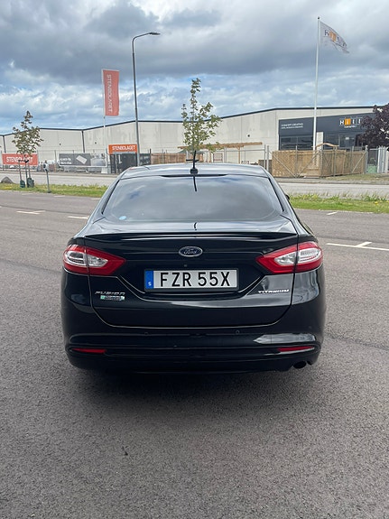 Ford Fusion 4 of 8