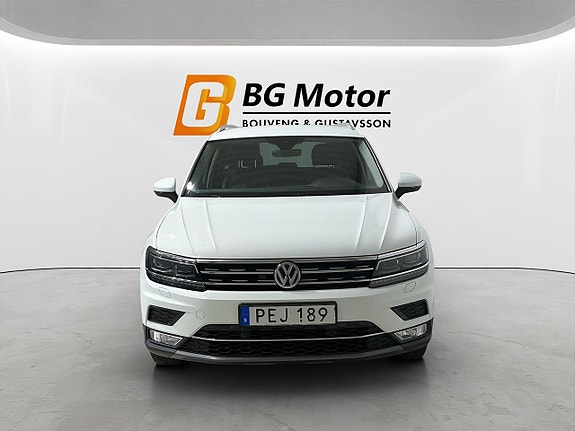 Volkswagen Tiguan 2 of 17