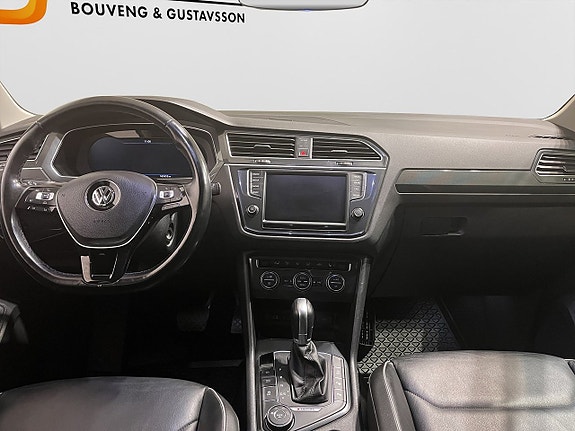 Volkswagen Tiguan 12 of 17