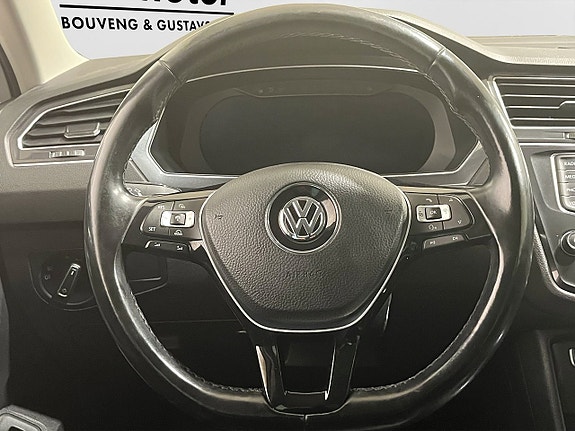 Volkswagen Tiguan 13 of 17