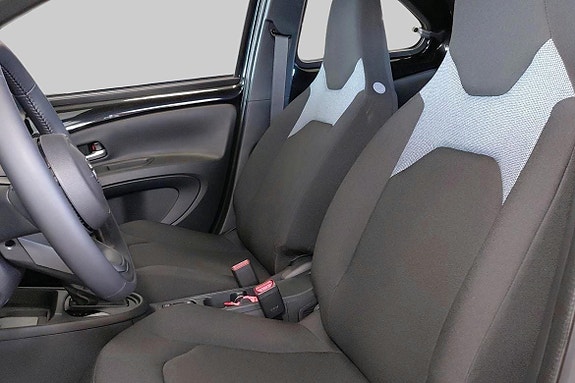 Toyota Aygo X 6 of 10
