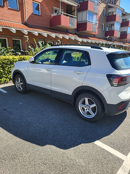 Volkswagen T-Cross 2 of 6