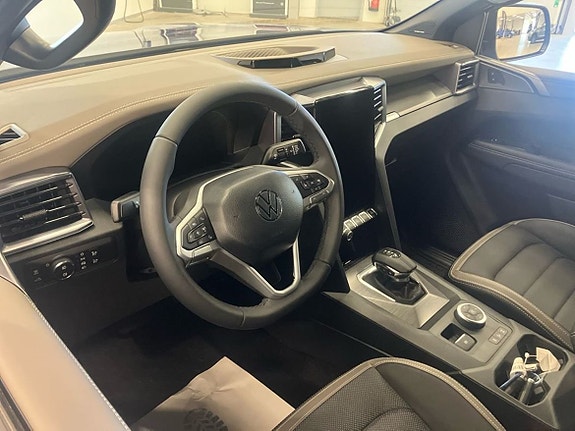 Volkswagen Amarok 11 of 15