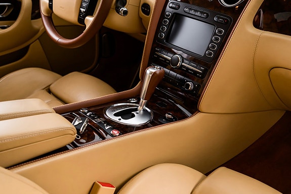 Bentley Continental GTC 26 of 30