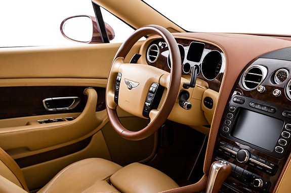 Bentley Continental GTC 17 of 30