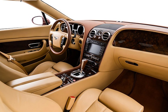 Bentley Continental GTC 15 of 30