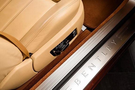 Bentley Continental GTC 29 of 30