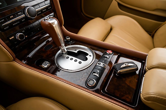 Bentley Continental GTC 27 of 30