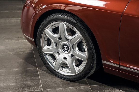 Bentley Continental GTC 12 of 30