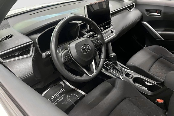 Toyota Corolla Cross 8 of 12